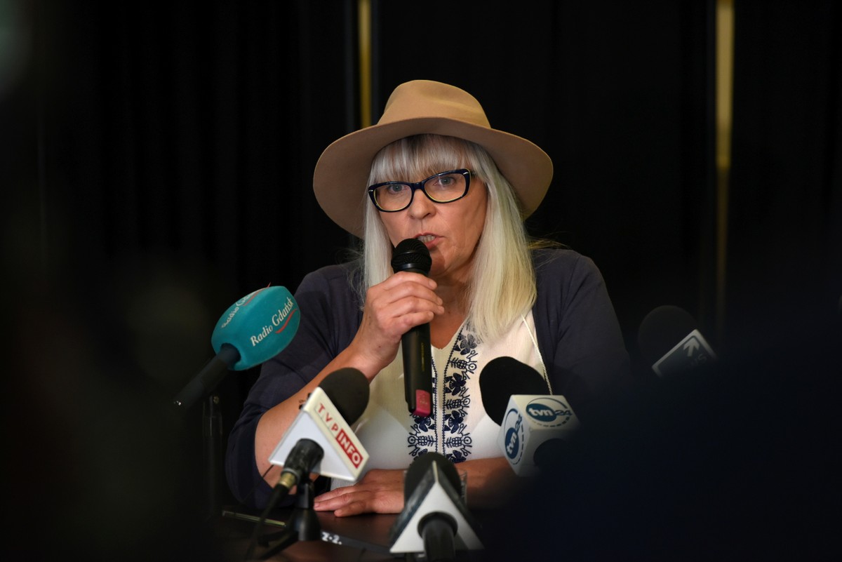 Maria Karweta podczas konferencji prasowej w Klubie Marynarki Wojennej Riwiera w Gdyni.