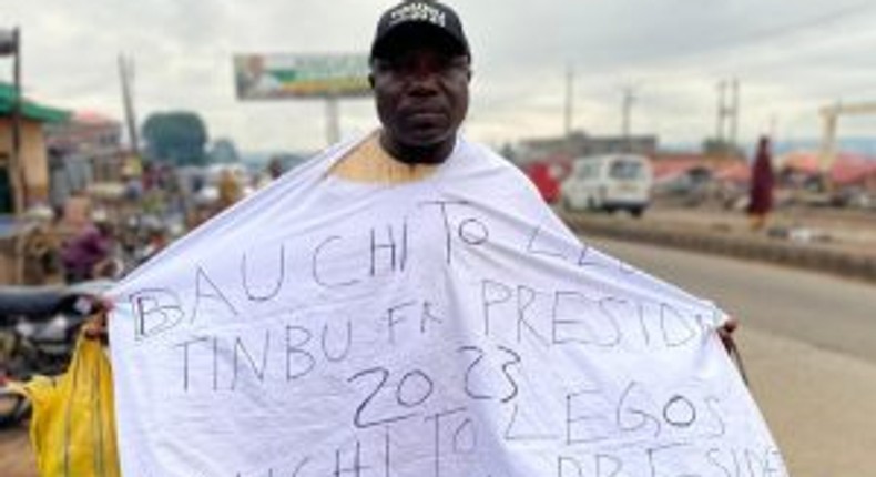 51-year-old Alhaji Usman Madaki, trekking from Bauchi to Lagos to celebrate Sen. Ahmed Tinubu’s victory at the APC Presidential convention arrives Kwara. [NAN]