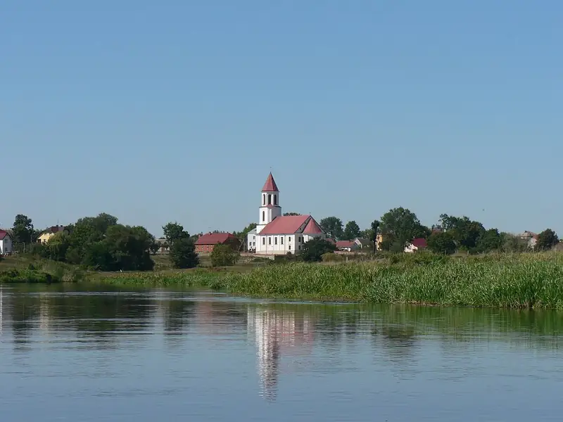 Piękne, podlaskie widoki. Suraż widziany z perspektywy rzeki Narew