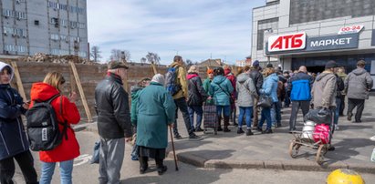 "Jeden kraj przesłał dwie ciężarówki chipsów". Jak wygląda pomoc z zagranicy dla Ukrainców?