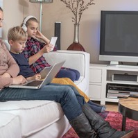 Digitális detox a nappaliban – szakértői tippjek a békésebb családi mindennapokhoz