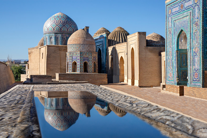 Mauzolea i kopuły historycznego cmentarza Shahi Zinda, Samarkanda, Uzbekistan