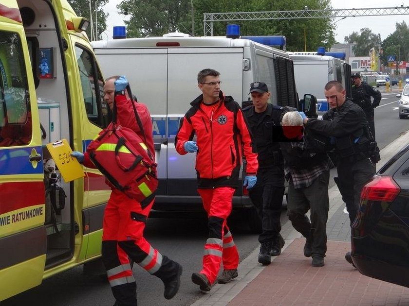 Rowerzysta chciał strzelać do policjantów