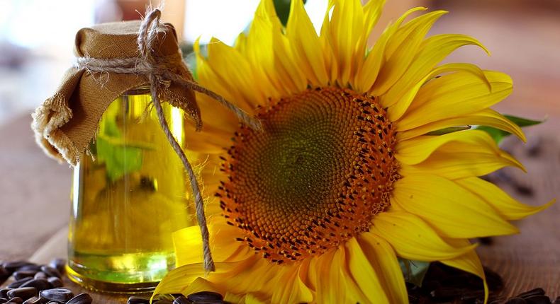 Sunflower oil (Wikipedia)