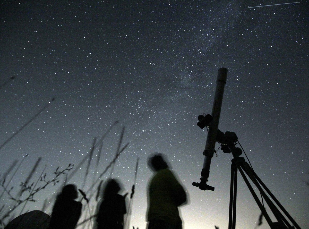 meteor meteory kosmos astronom gwiazdy niebo