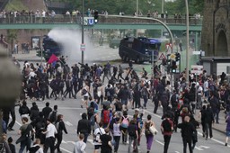 Szef MSWiA o zamieszkach w Hamburgu: To Europa drugiej prędkości