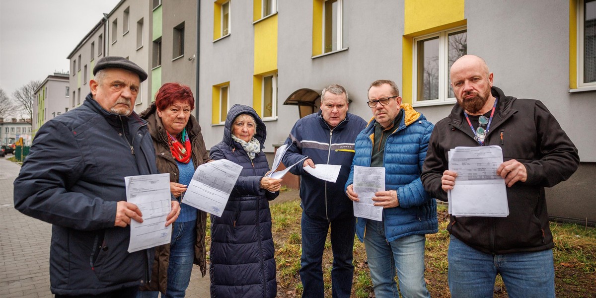 Mieszkańcy bloku przy ul. Niepodległości 9C w Sosnowcu oburzeni są rozliczeniami. 