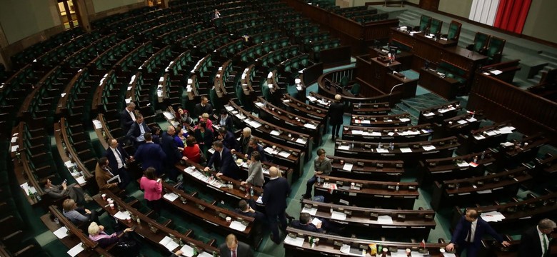 Halicki: Sejm pracuje, przerwał obrady, ale nie zakończył. Jesteśmy na sali plenarnej