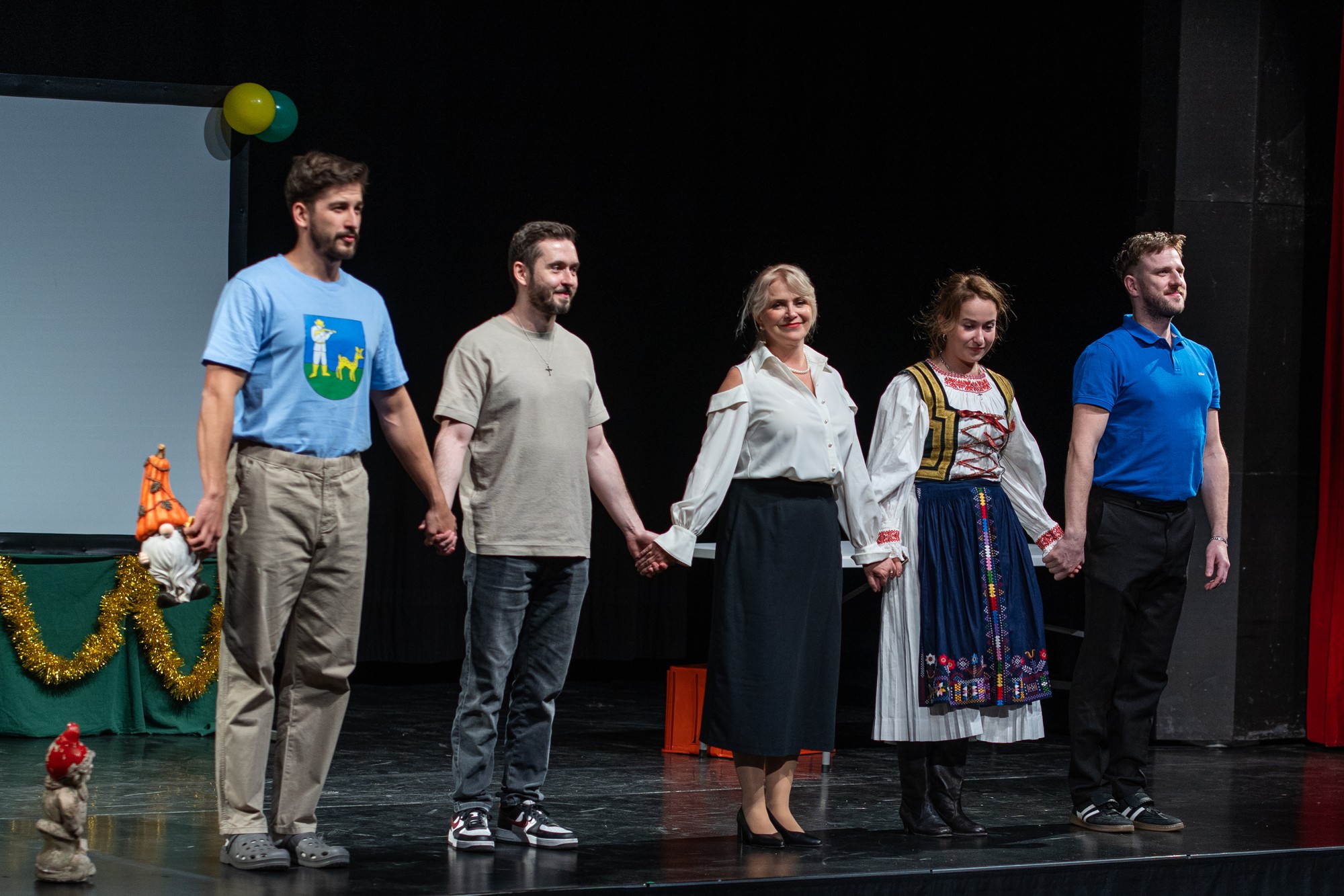 Divadelná komédia Diera v nebi - Jakub Jablonský, Jakub Gulík, Zuzana Vačková, Lenka Libjaková a Branislav Mosný.