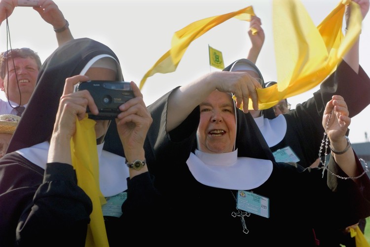 Zakonnice w czasie wizyty Jana Pawła II w Elblągu w 1999 roku