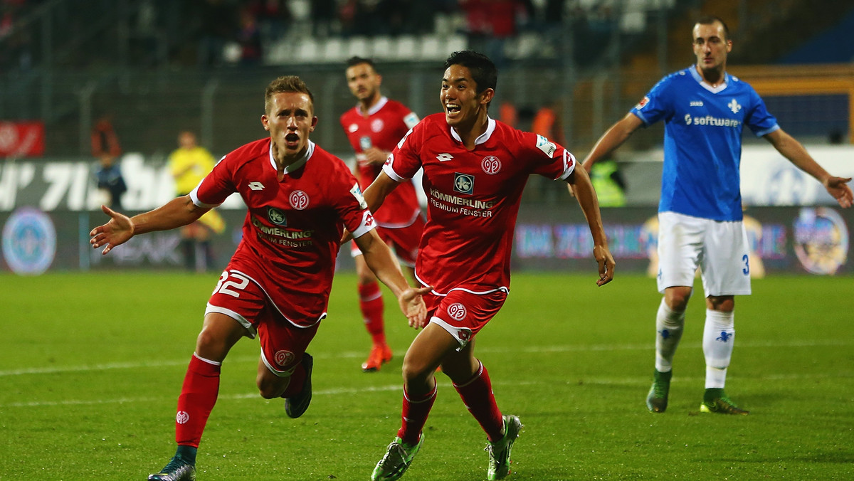 Wielkie emocje przeżyli kibice, którzy zdecydowali się obejrzeć spotkanie inaugurujące ósmą kolejkę Bundesligi pomiędzy SV Darmstadt a FSV Mainz. Ostatecznie w pojedynku tym 3:2 (2:1) wygrała ekipa gości. W doliczonym czasie Darmstadt miało rzut karny, ale Sandro Wagner fatalnie przestrzelił.