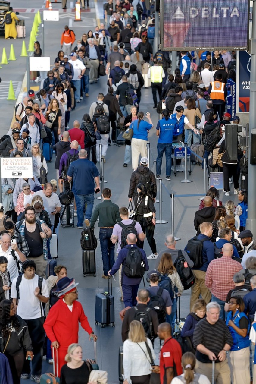 Gužve i redovi na aerodromu Hartsfild-Džekson u Atlanti 23. marta nakon raspoređivanja agenata ICE-a