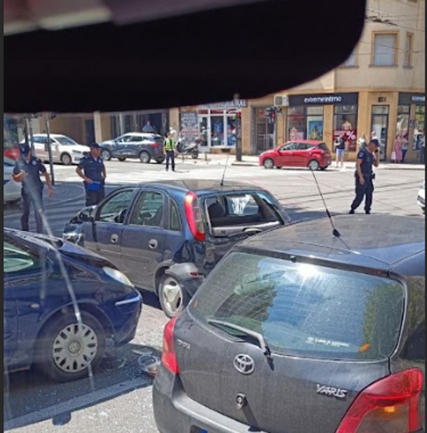 Automobil koji je "pokosio" nekoliko ljudi u Ulici 27. marta