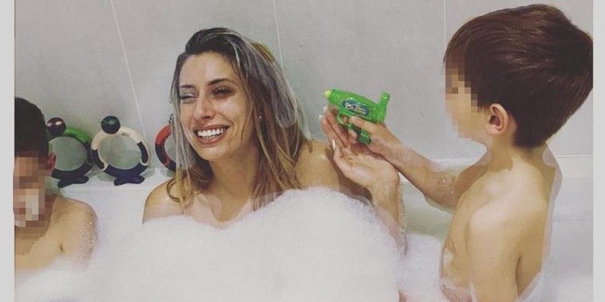 Stacey Solomon nago w wannie z synami. Internauci zniesmaczeni