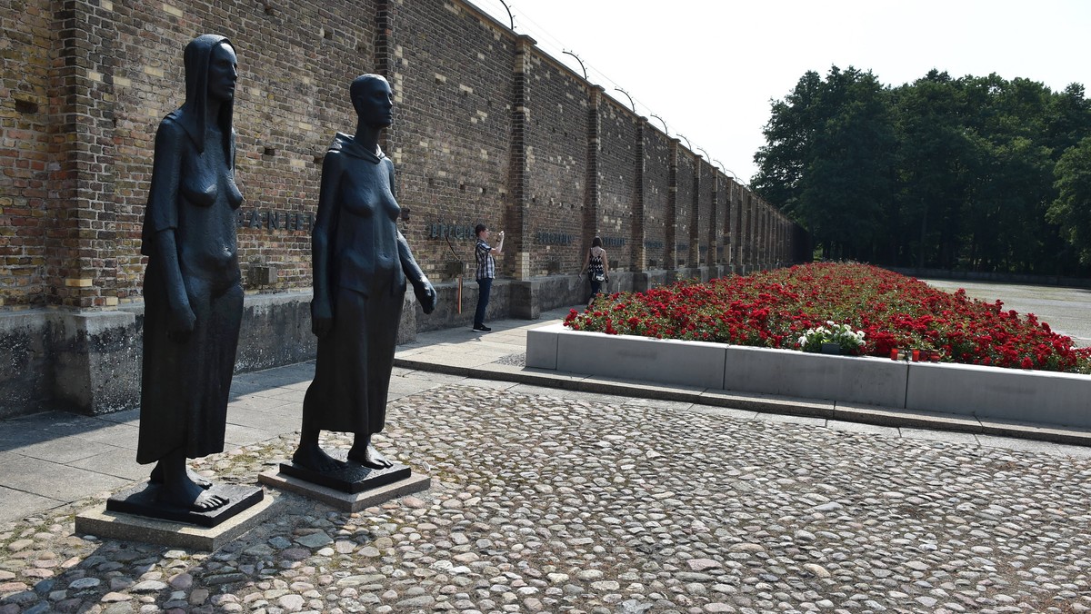 IPN wznowił zawieszone śledztwo dotyczące niemieckiego obozu koncentracyjnego w Ravensbrueck - poinformował prokurator szczecińskiego oddziału IPN Marek Rabiega. Podczas wojny w obozie przebywało przeszło 150 tys. więźniów, w tym ok. 40 tys. Polek, na których dokonywano pseudomedyczne eksperymenty.