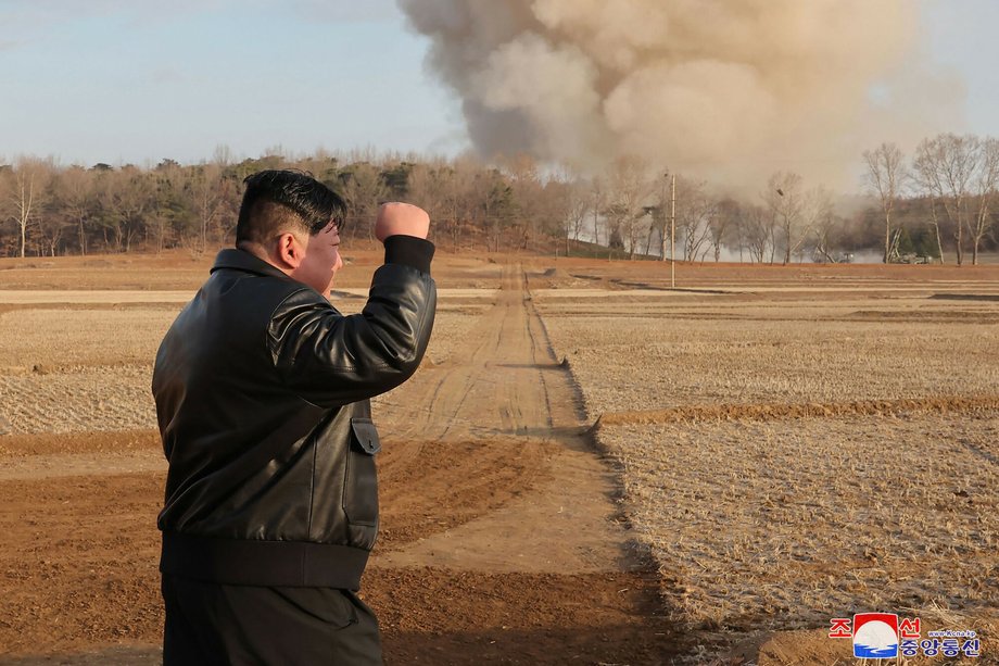 Kim Dzong Un podczas ćwiczeń wojskowych