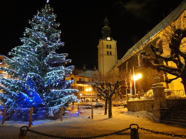 megeve gal_07 miasteczko wieczór choinka