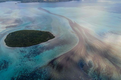 Katastrofa ekologiczna u wybrzeży Mauritiusa. Mieszkańcy walczą z wyciekiem ropy