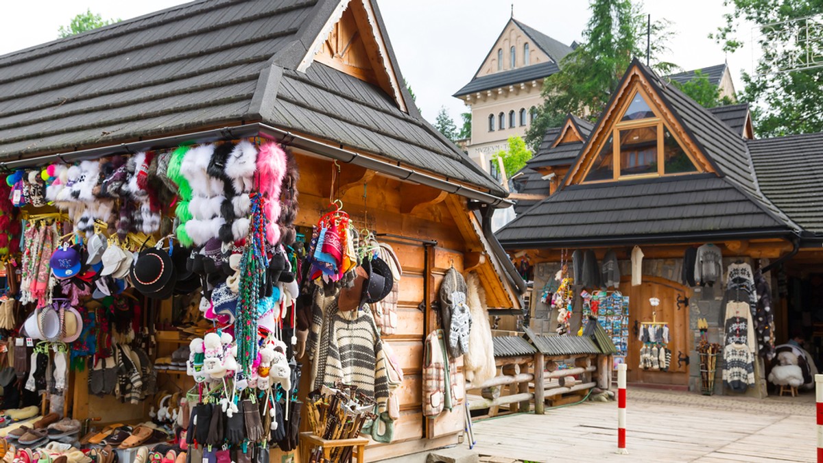 Tegoroczna pogoda, czyli deszcz i burze, dla branży turystycznej jest najgorszą z możliwych. Dlatego właściciele hoteli i pensjonatów starają się wszystkimi sposobami przyciągnąć gości na urlop w sierpniu do Zakopanego.