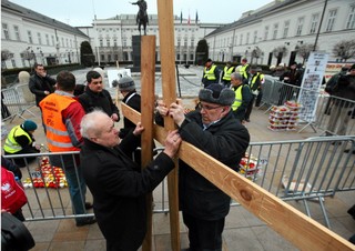 Rocznica katastrofy smoleńskiej: zobacz przebieg uroczystości. Polska i świat oddały hołd ofiarom tragedii
