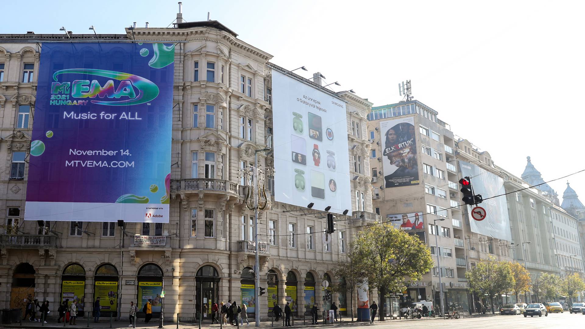 Budapest még mindig a retinaizgató óriásplakátok fővárosa