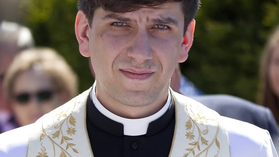 Tymoteusz Szydło, syn byłej premier Beaty Szydło, po prymicyjnej mszy świętej w rodzinnej parafii w Przecieszynie (28.05.2017)