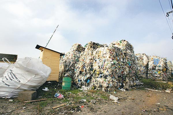 Tizenh&eacute;t &eacute;ve Kunbaj&aacute;n egy komplett n&eacute;met v&aacute;ros h&aacute;ztart&aacute;si szemet&eacute;t pr&oacute;b&aacute;lt&aacute;k meg eldugni Fot&oacute;: MB