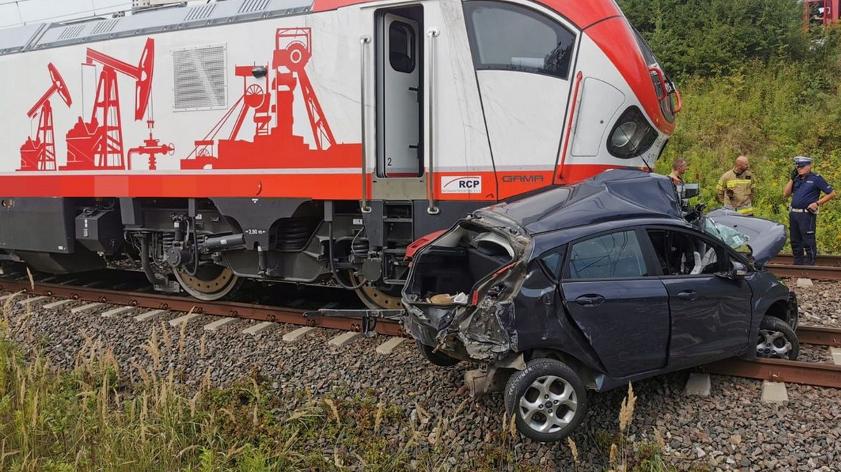 Koszmarny wypadek na torach w Lublinie. Z auta została miazga