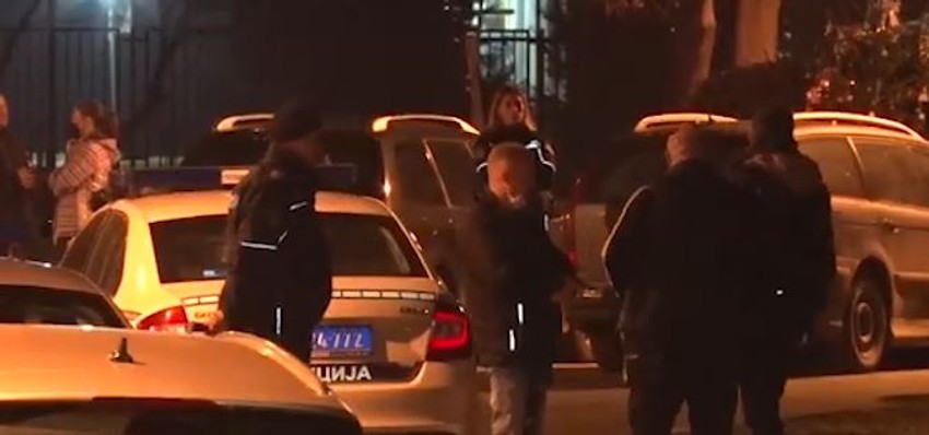 Policija na mestu gde je pronađena beba u kontejneru