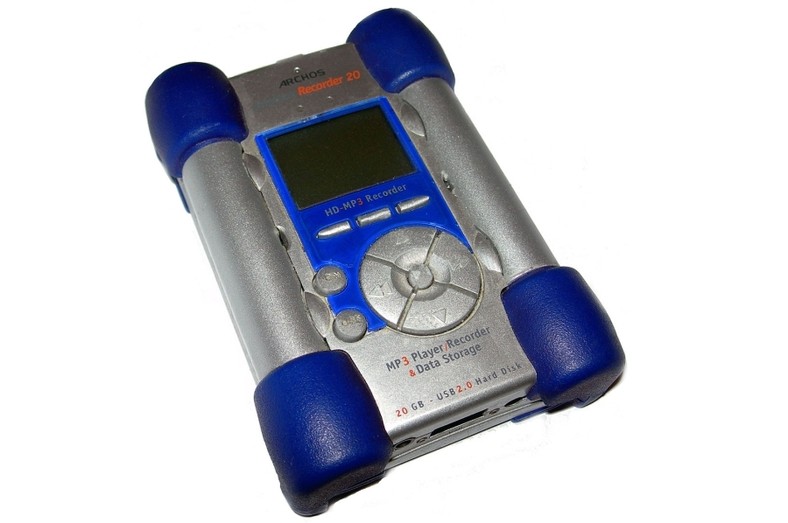 Jukebox Recorder, jeden z bardziej zaawansowanych następców modelu Jukebox 6000 - potencjalny konurent iPoda, obsługujący połączenie USB 1.1 i dysponujący 6 GB dysku, wyglądał jednak bardzo podobnie. Zdjęcie: .Surfit at en.wikipedia [CC-BY-SA-2.5 (http://creativecommons.org/licenses/by-sa/2.5)], źródło: Wikimedia Commons