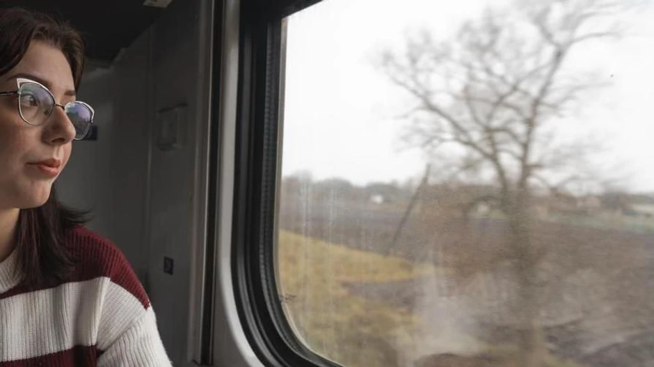 Uprkos opasnostima, Saša se raduje putovanju od Kijeva do Kramatorska | Foto: Matthew Goddard/BBC