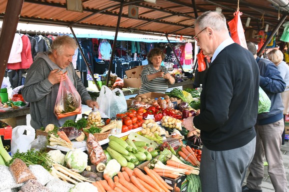 Prvi pijačni barometar u decembru: Opet skuplji pasulj, kajmak "drži" najvišu ovogodišnju cenu! Ne spada ispod 1.600 dinara