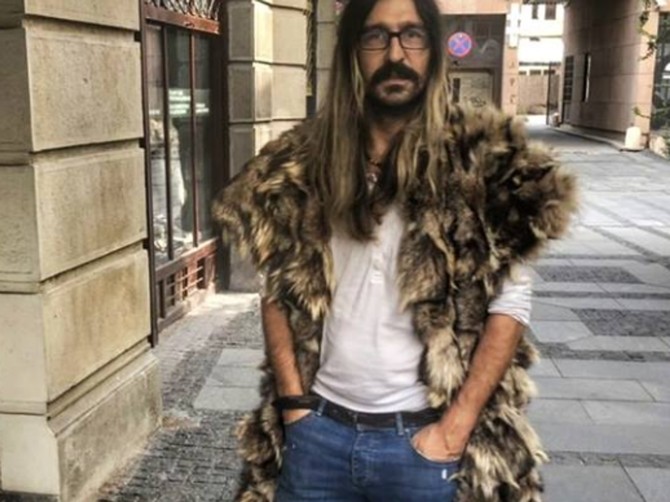 Veljko je izazvao žestoku raspravu zbog krznenog prsluka