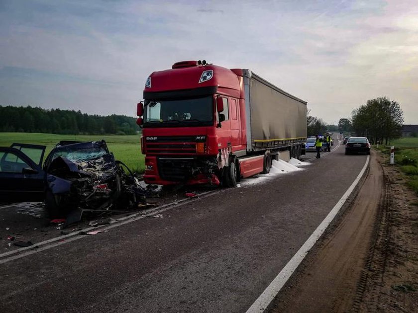 Tragedia w Przebrodzie. Z auta została miazga