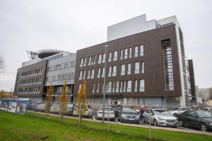 Ordynator ze Szpitala Południowego w Warszawie o walce z COVID-19: „Śnią się nam twarze pacjentów”
