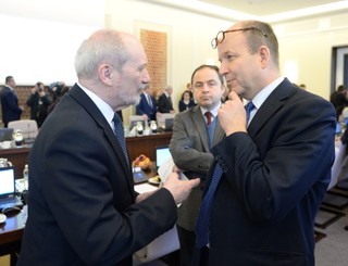 Macierewicz: Grupa Wyszehradzka zgodna w kwestii wzmocnienia wschodniej flanki