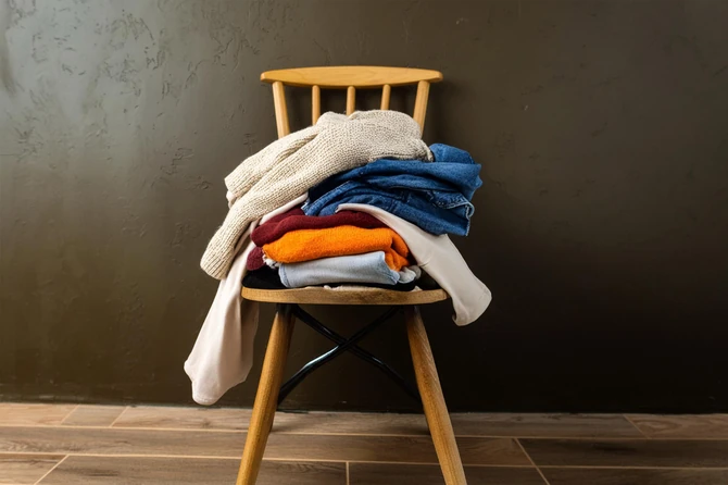 Stolica za odlaganje odeće