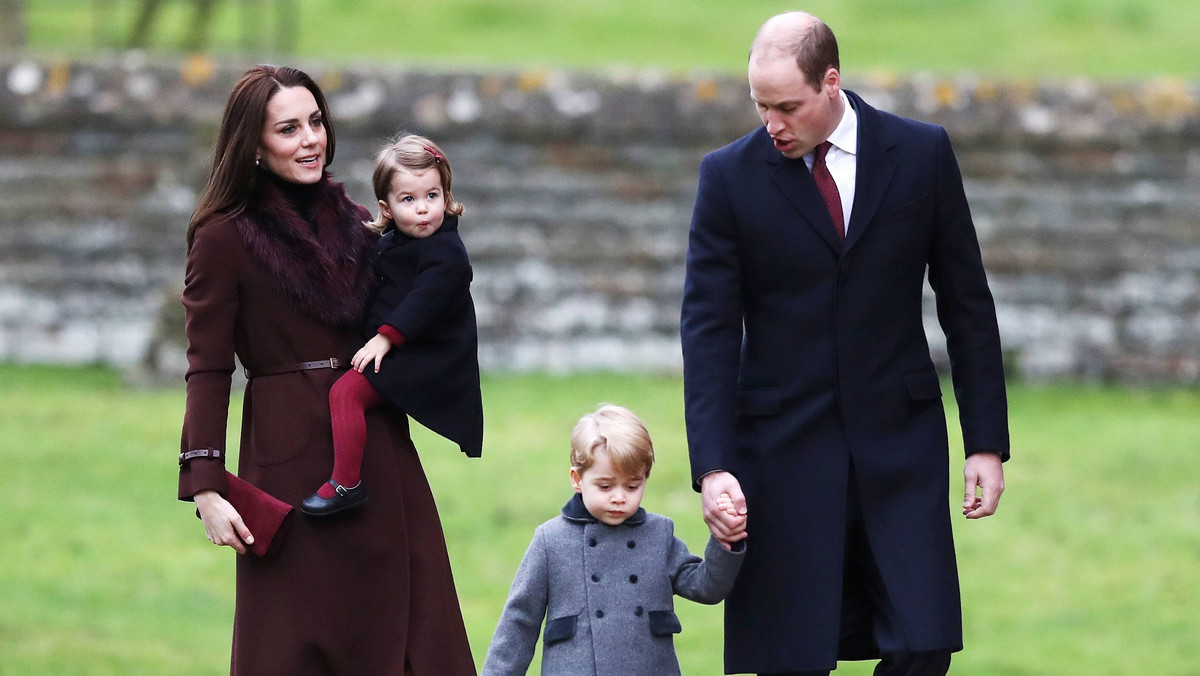 Księżna i książę Cambridge postanowili od września posłać do szkoły swego synka, księcia George'a, który w lipcu skończy cztery lata. Wybrali prywatną placówkę Thomas's Battersea położoną dogodnie kilka mil od ich londyńskiej rezydencji, Pałacu Kensington.