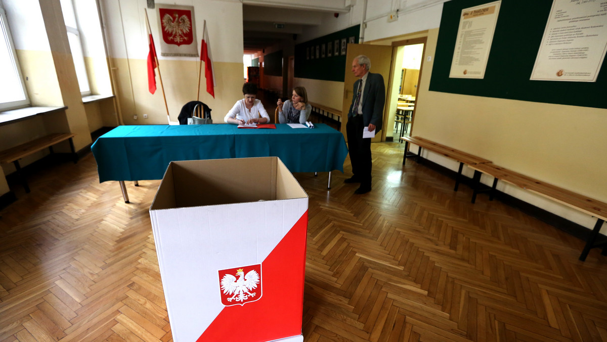 W Chojnie mieszkańcy biorą udział w referendum lokalnym w sprawie odwołania burmistrza Adama Fedorowicza. Lokale wyborcze otwarte o godz. 7.00 zostaną zamknięte o godz. 21.00