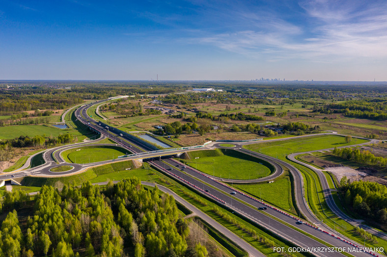 Węzeł Wołomin na drodze ekspresowej S8, skrzyżowanie z drogą wojewódzką nr 635