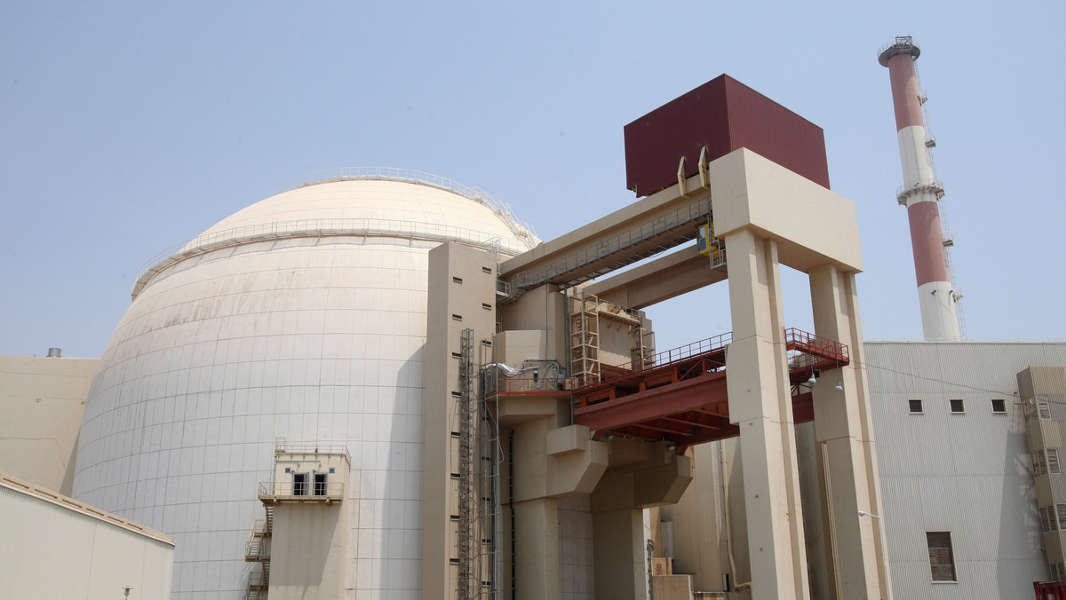 Zapasy nisko wzbogaconego uranu w Iranie przekroczyły limit 300 kg, ustalony w porozumieniu z 2015 roku w sprawie programu nuklearnego tego kraju - oświadczył irański minister spraw zagranicznych Mohammad Dżawad Zarif. Międzynarodowa Agencja Energii Atomowej (MAEA) potwierdziła informacje Teheranu.