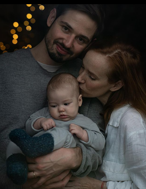 Táňa Pauhofová s manželom Jonatánom a dcérkou Mílou.