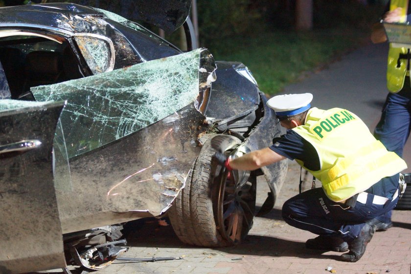 Luksusowe maserati rozbite w Kaliszu. 21-latka walczy o życie