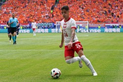 Wielki hit transferowy Legii Warszawa stał się faktem. Kacper Urbański wraca do Ekstraklasy