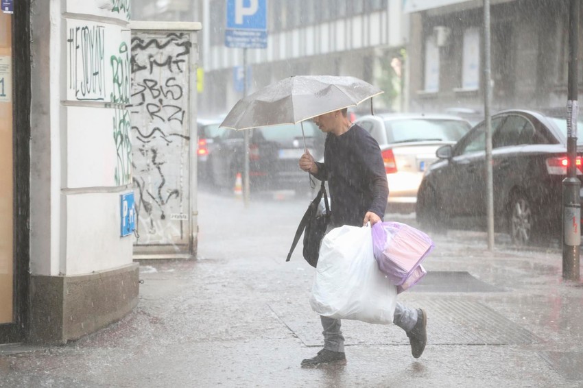 Povremeno se sredinom maja očekuju kiša, pljuskovi i grmljavina