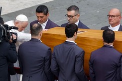 Pogrzeb Benedykta XVI. W uroczystościach brało udział kilkadziesiąt tysięcy osób [RELACJA NA ŻYWO]