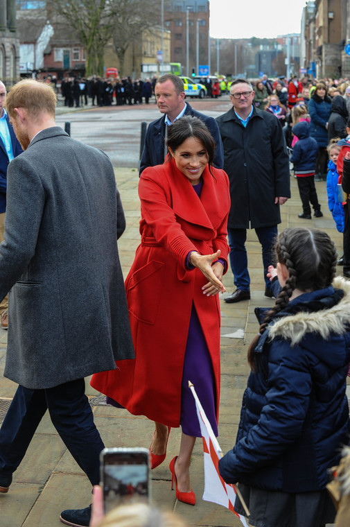 Meghan Markle i książę Harry podczas spotkania z dziećmi w Birkenhead w 2019 r.