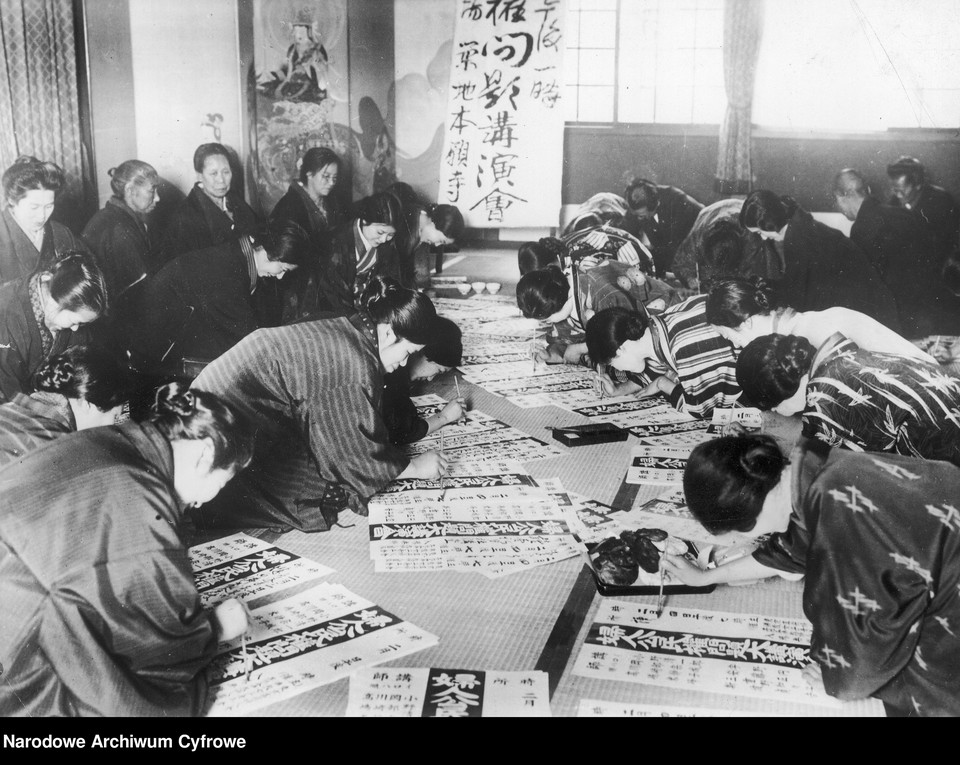 Kobiety w Tokio przygotowujące plakaty, nawołujące do nadania im praw wyborczych w 1931 r.
