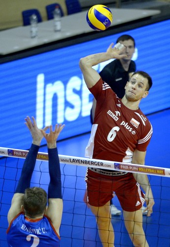 Serbowie pokonani. Kurek bohaterem. Polscy siatkarze biżej awansu