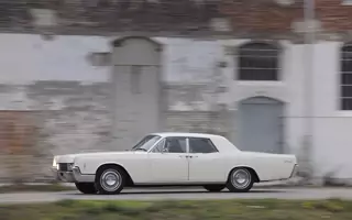 Lincoln Continental - duży, wygodny, drogi